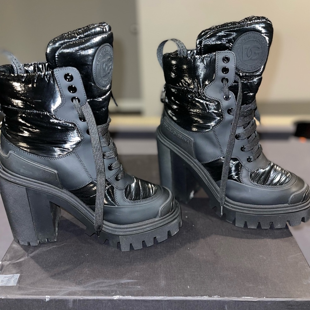 100% Authentic Pre-owned in box Dolce & Gabbana Trekking Block Heel Bootie 39(9) - Picture 5 of 7